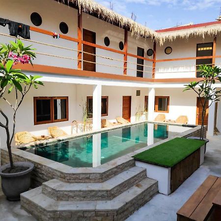 Gili Pirates Dive & Bnb Gili Trawangan Exterior photo