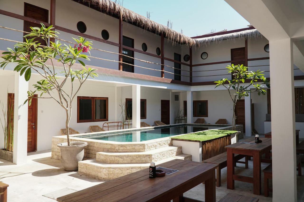 Gili Pirates Dive & Bnb Gili Trawangan Exterior photo