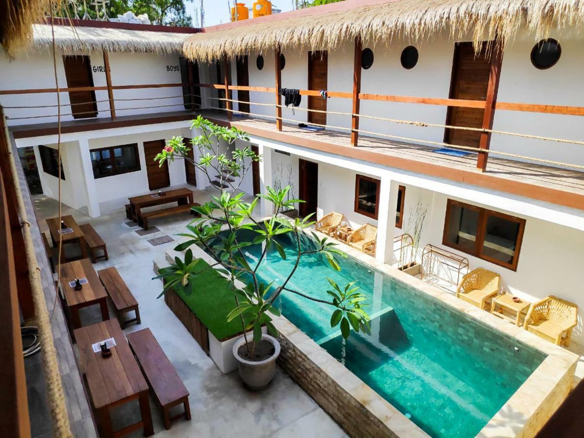 Gili Pirates Dive & Bnb Gili Trawangan Exterior photo